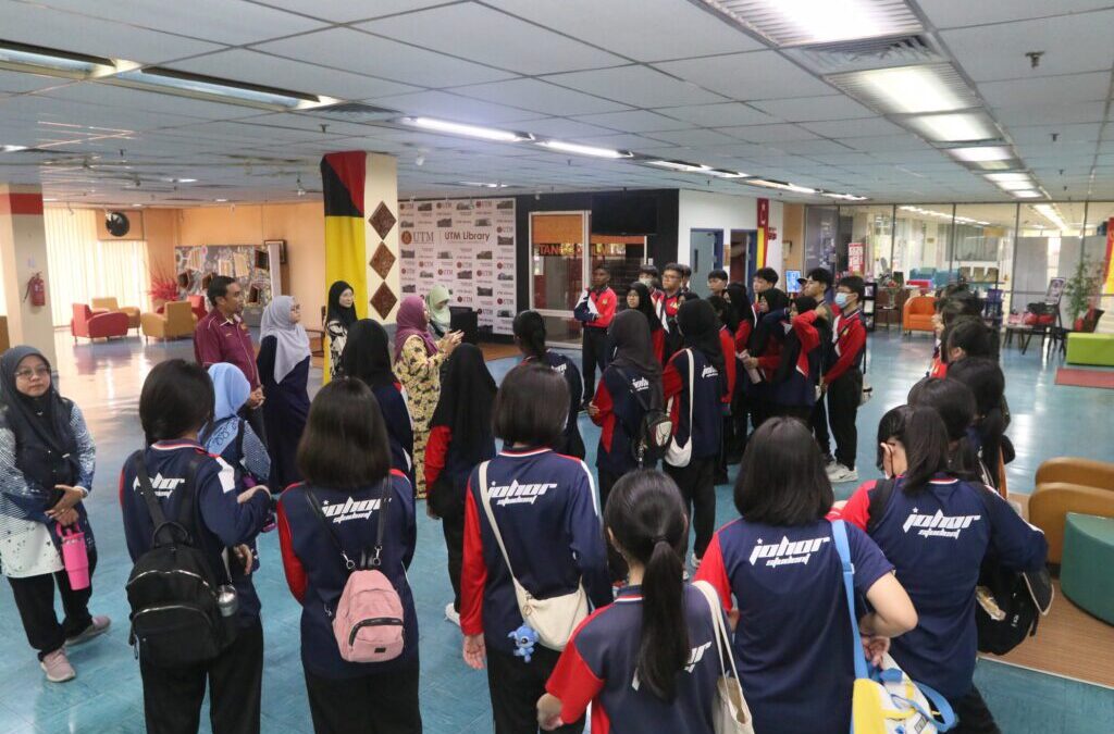 Lawatan Sambil Belajar Pelajar SMK Jalan Mengkibol Kluang, Johor ke Perpustakaan UTM